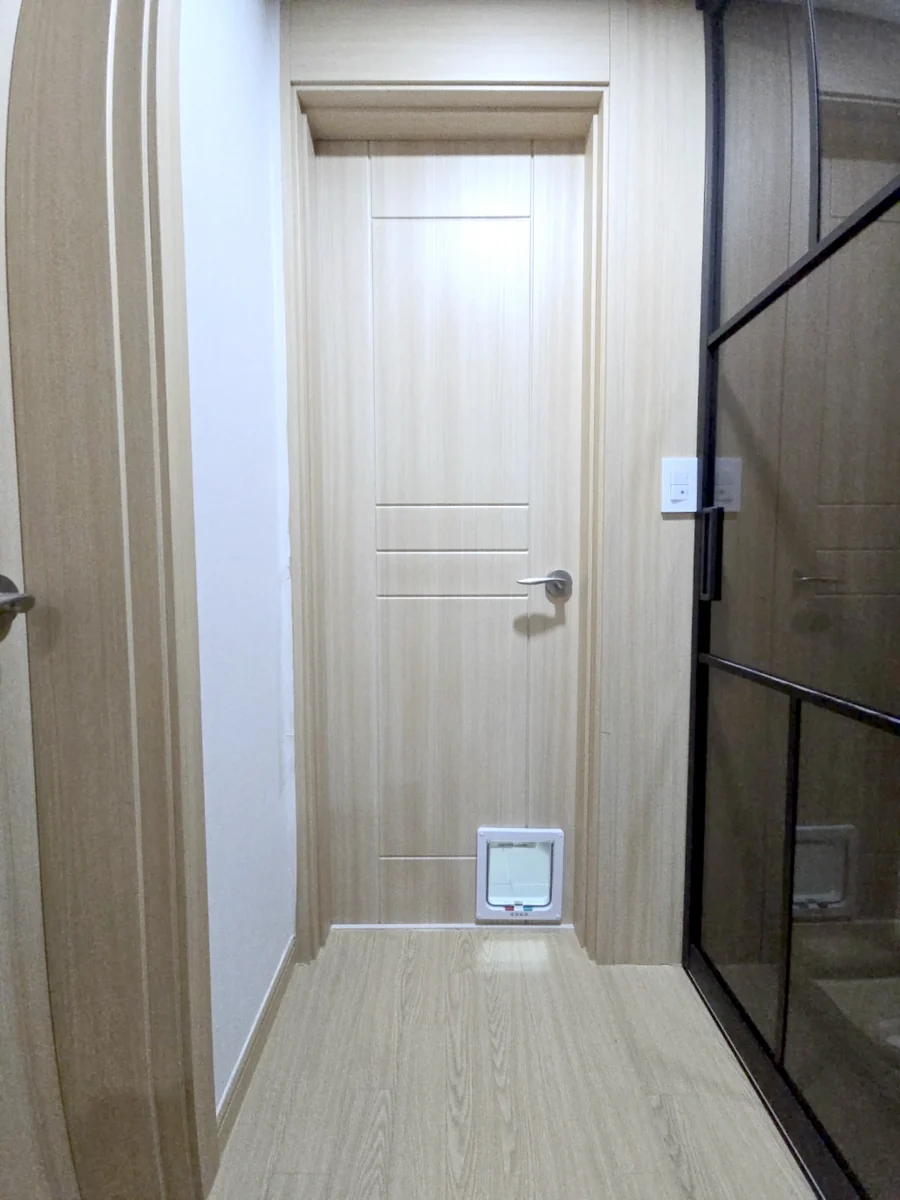 펫도어 설치 사례 — 펫도어를 설치한 실내문 전체